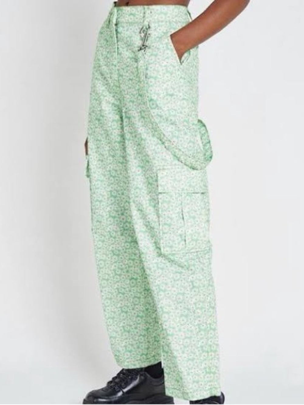 The Ragged Priest Green Daisy Floral Print Cotton Cargo Pants Size S